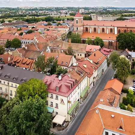 Best Location In - Luxury - King Bed - Balcony Apartment