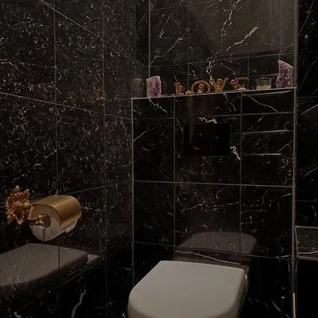 Apartment Best Location In - Luxury - King Bed - Balcony *