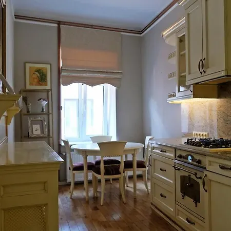 Apartment Best Location In - Luxury - King Bed - Balcony *