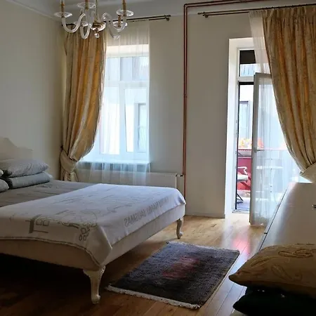 Apartment Best Location In - Luxury - King Bed - Balcony *